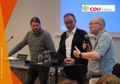 v.l.: Dr. Fabian Humpert (Klimamanager Stadt Verl), Dr. Bruno Jacobfeuerborn (Geschäftsführer Deutsche Funkturm), Michael Esken (Bürgermeister Stadt Verl)