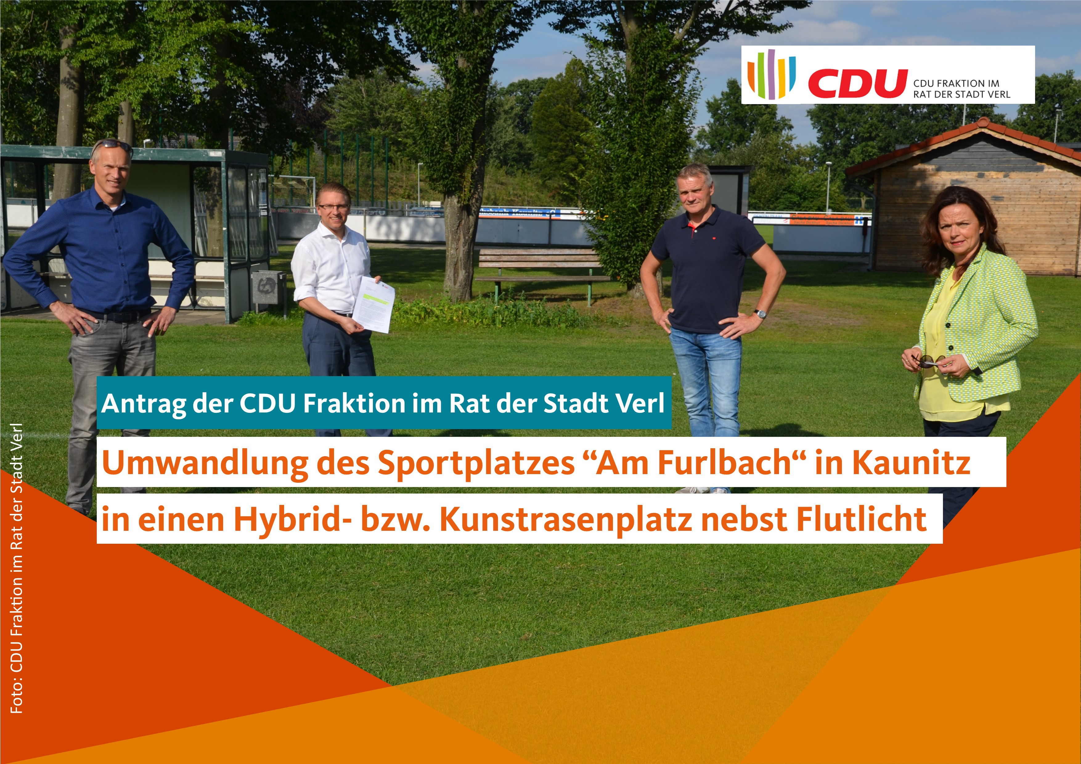 v.l. nach recht auf dem ersten Foto: Klaus Groegesse (stv. Vorsitzender FC Kaunitz), Robin Rieksneuwhner (CDU-Ratsherr aus Kaunitz), Wigbert Erichlandwehr (Vorsitzender FC Kaunitz), Gabriele Nitsch (Vorsitzende CDU-Fraktion im Rat der Stadt Verl)
