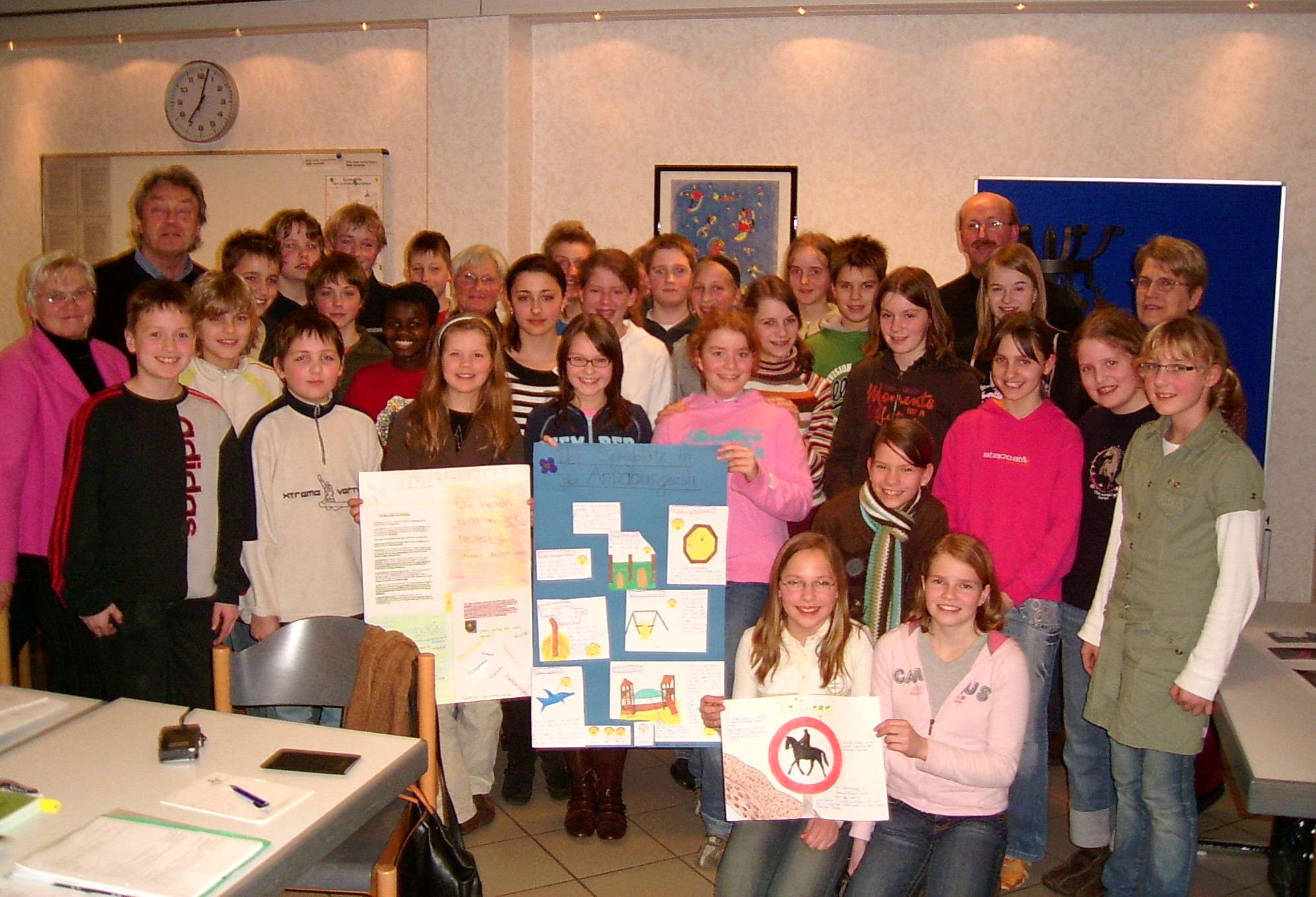 Klasse 6a Gymnasium Verl, links: Annette Kappelmann, Dr. Bernhard Hillen