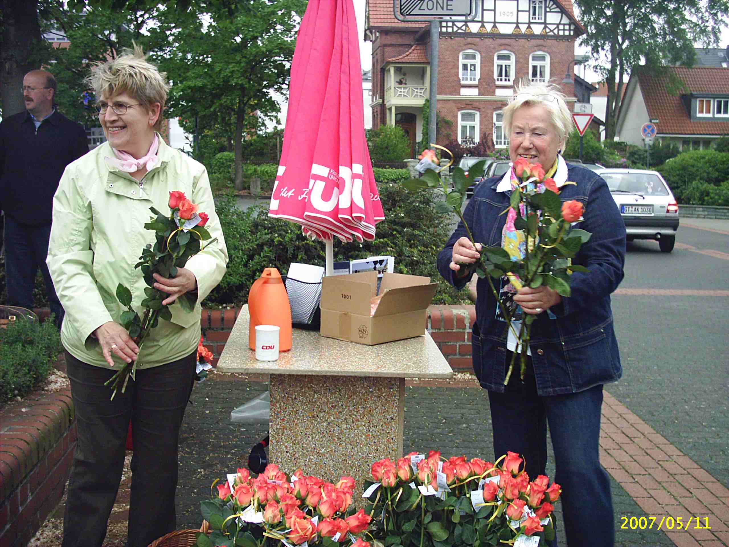Die Verler Frauen Union auf dem Marktplatz