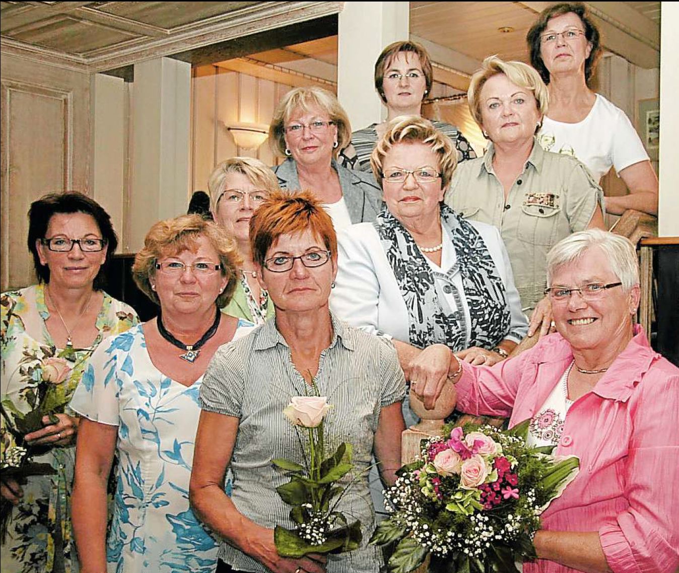 (vorn v. l.) Maria Ameling, Landtagsabgeordnete Ursula Doppmeier, Christa Heidbrede, Annette Kappelmann, (hinten v. l.) Gertrud Buschmann, Gisela Rüter, Donate Meermeier, Gisela Helfbernd, Erika Fortkord und Hedwig Masjosthusmann. (vorn v. l.) Maria Ameling, Landtagsabgeordnete Ursula Doppmeier, Christa Heidbrede, Annette Kappelmann, (hinten v. l.) Gertrud Buschmann, Gisela Rüter, Donate Meermeier, Gisela Helfbernd, Erika Fortkord und Hedwig Masjosthusmann.
