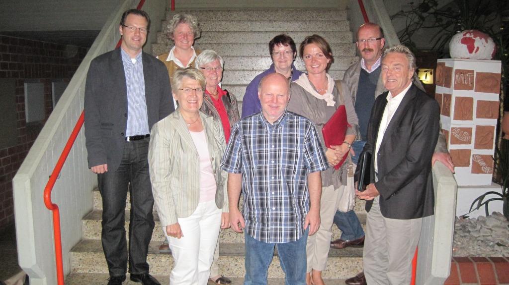 v.ln.: Matthias Humpert, Petra Lillmeier (St.Georg Sürenheide); Gertrud Buschmann, Annette Kappelmann, Otfried Morck (Kaunitz), Gisela Kröhnert (Bühlbuschschule), Gabriel Nitsch, Josef Dresselhaus, Bernhard Hillen. v.ln.: Matthias Humpert, Petra Lillmeier (St.Georg Sürenheide); Gertrud Buschmann, Annette Kappelmann, Otfried Morck (Kaunitz), Gisela Kröhnert (Bühlbuschschule), Gabriel Nitsch, Josef Dresselhaus, Bernhard Hillen.