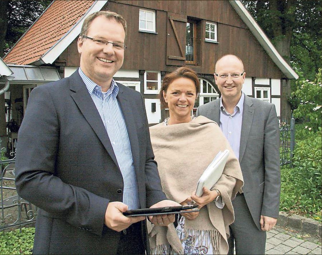 Wollen die Whler mit ihrer Arbeit im Stadtrat auch in den nchsten Jahren berzeugen: (v. l.) Matthias Humpert, Gabi Nitsch und der Brgermeisterkandidat der Verler CDU, Michael Esken. Bild: Blumenstein