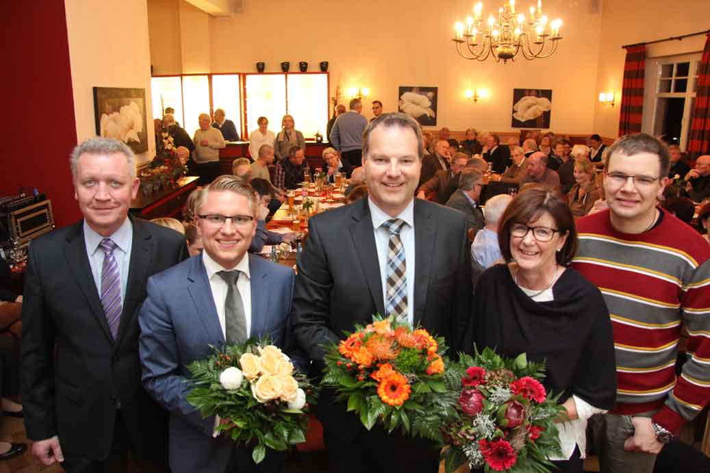 Der neue geschftsfhrende Vorstand der Union: (v.l.)Hans-Peter Jakobfeuerborn, Robin Rieksneuwhner, Matthias Humpert, Ulrike Meyer und Jan-Henrik Bade - Foto: Christoph Ackfeld - Die Glocke