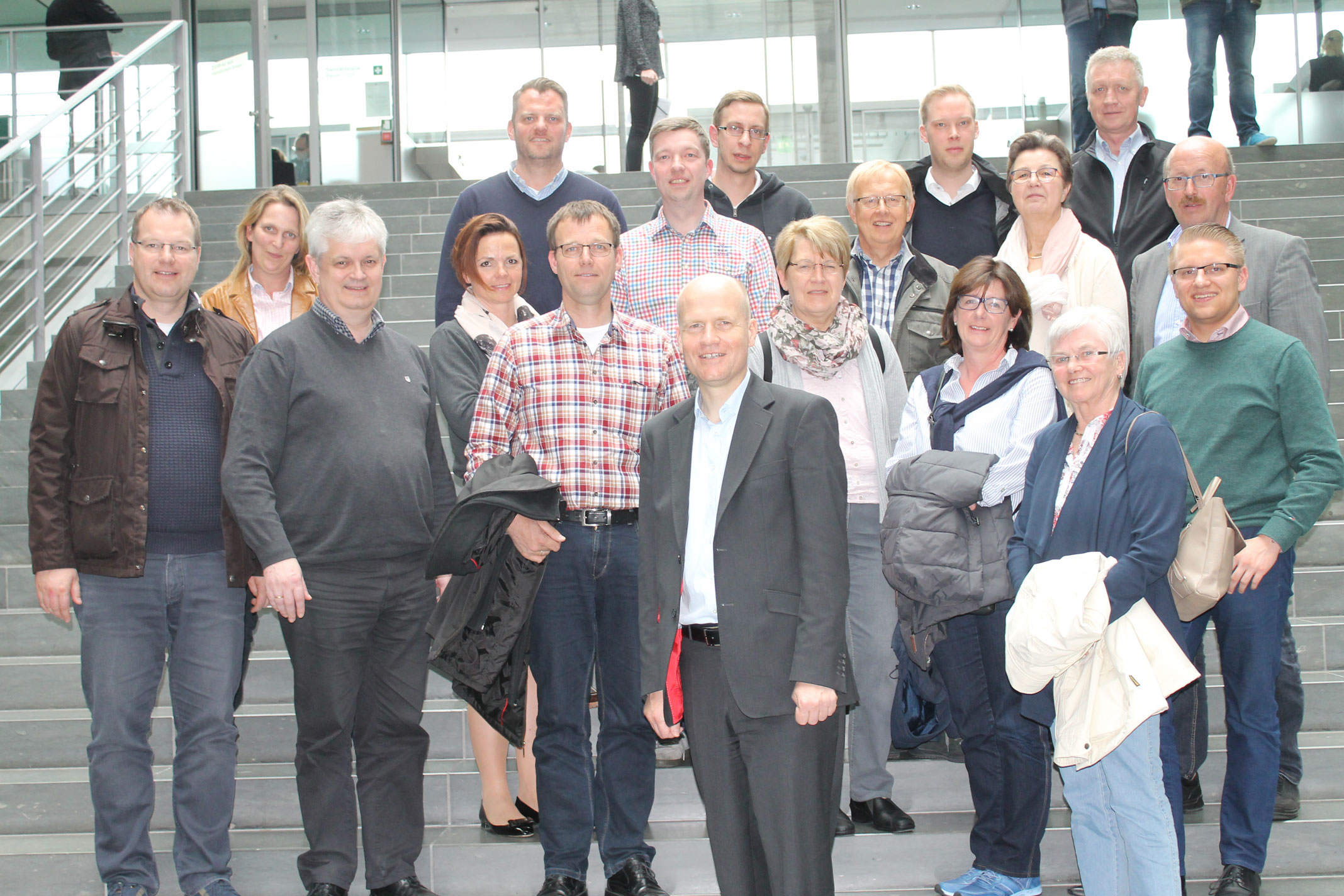 Den Bundestag und viele weitere Sehehnswrdigkeiten haben 17 Mitglieder der Verler CDU-Fraktion in Berlin besucht. Im Bundestag begrte sie der Abgeordnete Ralph Brinkhaus.