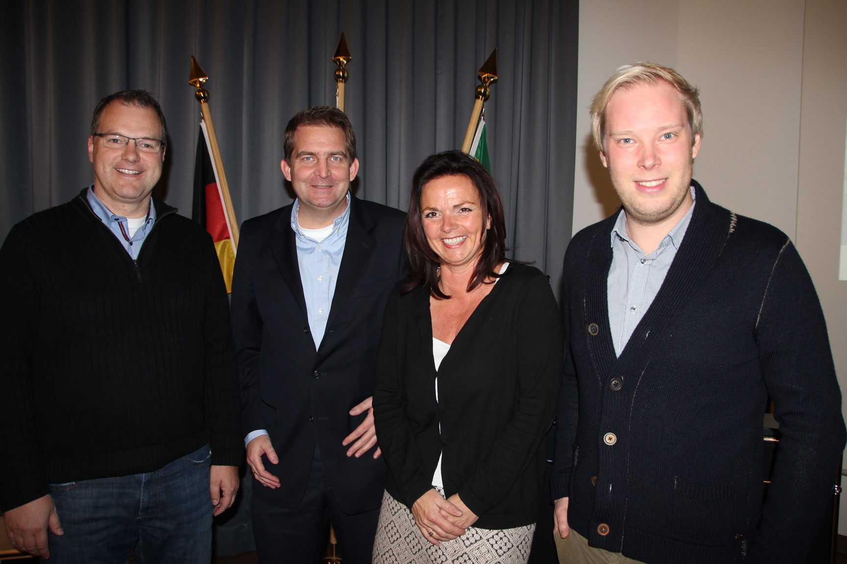 Foto: Andreas Berenbrinker / WB - Lienhard Schulte-Noelle (Zweiter von links), Stadtverbands-Chef Matthias Humpert (links), Fraktionsvorsitzende Gabriele Nitsch und ihr Vertreter Henrik Brinkord