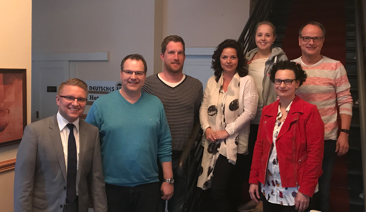 v.l.: Robin Rieksneuwhner (CDU), Matthias Humpert (CDU) , Matthias Geukes (Stellv. Schulleiter Gesamtschule), Gabi Nitsch (CDU), Alexandra Kerkhoff (CDU), Tanja Heinemann (Leiterin der Gesamtschule), Andr Rodehutskors (CDU)