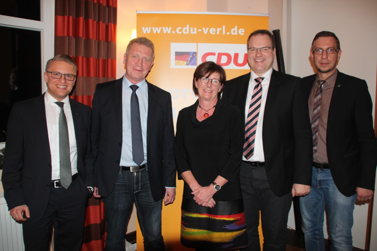 Im Amt besttigt: Robin Rieksneuwhner (v. l.), Hans-Peter Jakobfeuerborn, Ulrike Meyer, Matthias Humpert und Daniel Maasjosthusmann werden in den nchsten zwei Jahren den CDU-Stadtverband anfhren. Foto: Maria Siggemann